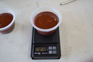 Weighing out the sealant