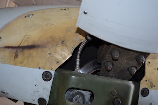 Main Gear with new brake hoses